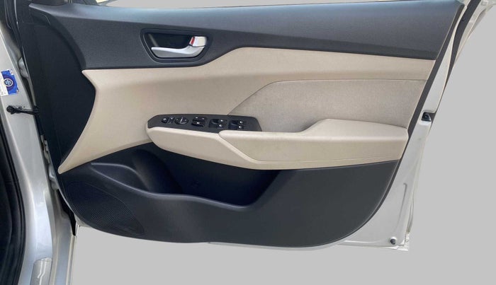 2018 Hyundai Verna 1.6 VTVT SX, Petrol, Manual, 1 km, Driver Side Door Panels Control