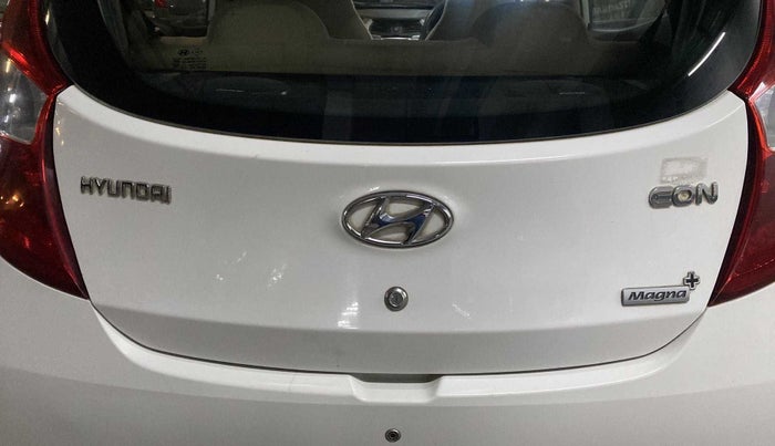 2013 Hyundai Eon MAGNA +, Petrol, Manual, 1,07,347 km, Dicky (Boot door) - Minor scratches