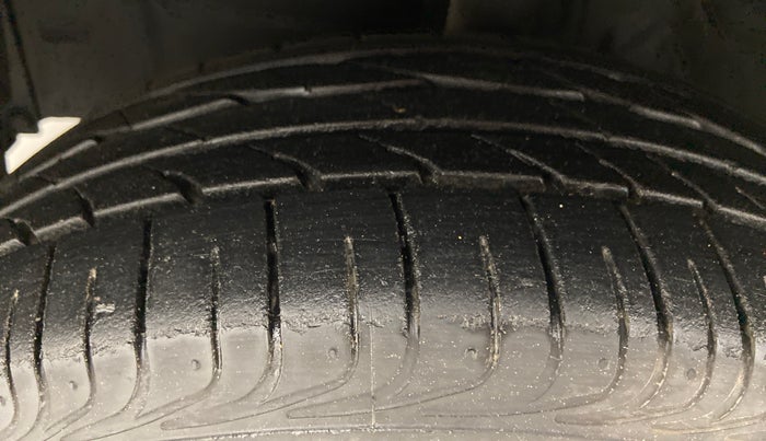 2014 Toyota Etios G, Petrol, Manual, 6,886 km, Left Front Tyre Tread