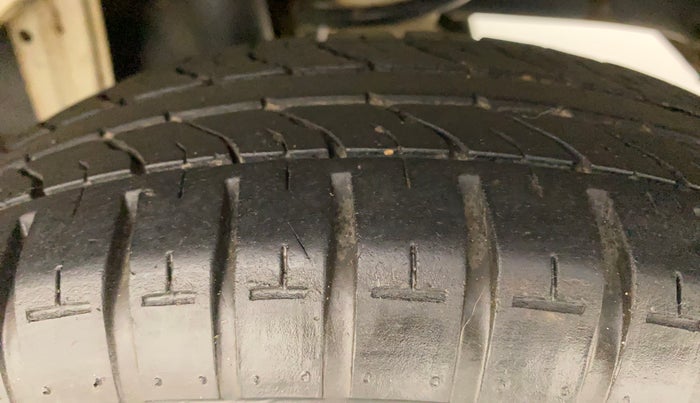 2015 Maruti Alto 800 LXI, Petrol, Manual, 1,15,796 km, Left Rear Tyre Tread