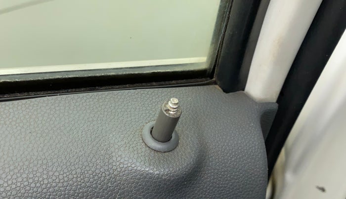 2015 Maruti Alto 800 LXI, Petrol, Manual, 1,15,796 km, Lock system - Door lock knob has minor damage