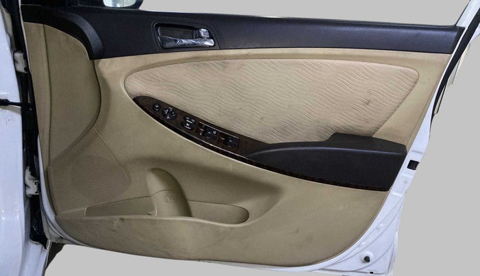 2011 Hyundai Verna FLUIDIC 1.6 VTVT SX, Petrol, Manual, 45,786 km, Driver Side Door Panels Control