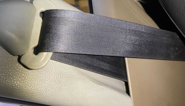 2015 Mahindra TUV300 T8, Diesel, Manual, 93,126 km, Driver seat - Retractor not working