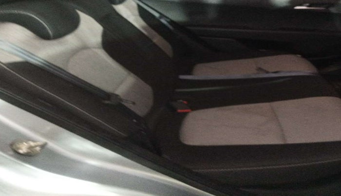 2019 Hyundai Creta SX 1.6 PETROL, Petrol, Manual, 15,589 km, Second-row right seat - Cover slightly stained