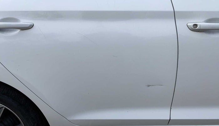 2018 Hyundai Verna 1.6 VTVT SX, Petrol, Manual, 39,088 km, Right rear door - Minor scratches