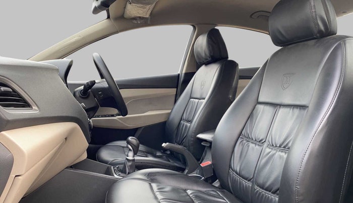 2018 Hyundai Verna 1.6 VTVT SX, Petrol, Manual, 39,088 km, Right Side Front Door Cabin