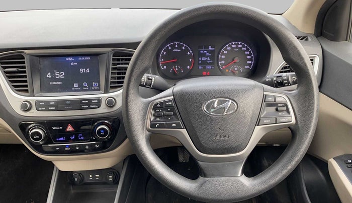 2018 Hyundai Verna 1.6 VTVT SX, Petrol, Manual, 39,088 km, Steering Wheel Close Up
