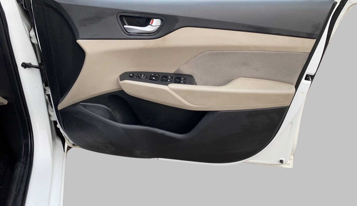 2018 Hyundai Verna 1.6 VTVT SX, Petrol, Manual, 39,088 km, Driver Side Door Panels Control