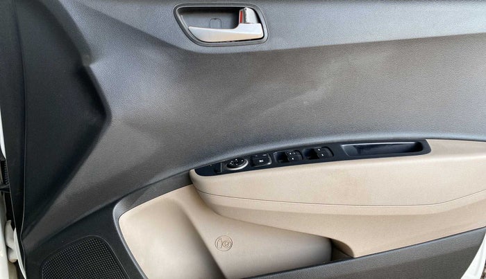 2016 Hyundai Grand i10 SPORTZ 1.2 KAPPA VTVT, Petrol, Manual, 1,15,758 km, Driver Side Door Panels Control