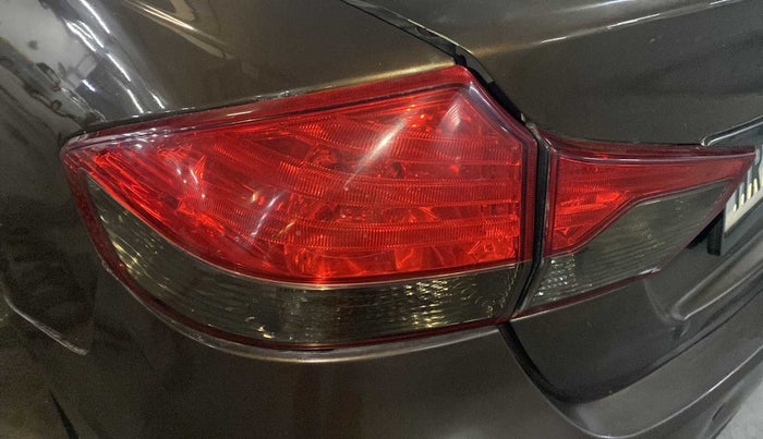 2015 Maruti Ciaz ZDI+, Diesel, Manual, 1,10,152 km, Left tail light - Minor scratches