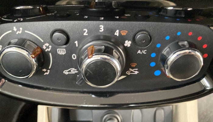 2014 Nissan Terrano XV D THP PREMIUM 110 PS, Diesel, Manual, 95,490 km, AC Unit - Directional switch has minor damage