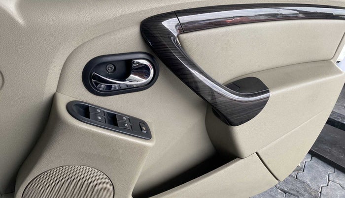 2014 Nissan Terrano XV D THP PREMIUM 110 PS, Diesel, Manual, 95,490 km, Driver Side Door Panels Control