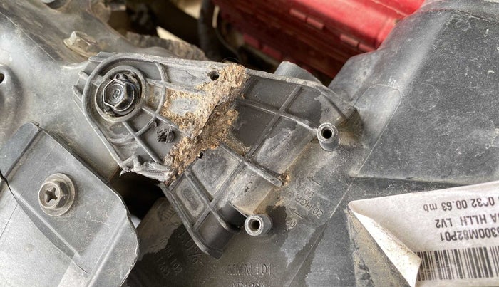 2018 Maruti Vitara Brezza VDI (O), Diesel, Manual, 90,678 km, Left headlight - Clamp has minor damage