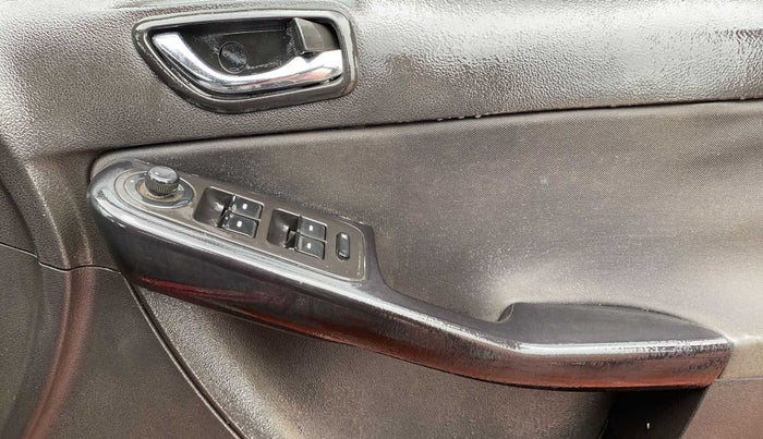 2015 Tata Bolt XT REVOTRON, Petrol, Manual, 1,24,731 km, Driver Side Door Panels Control