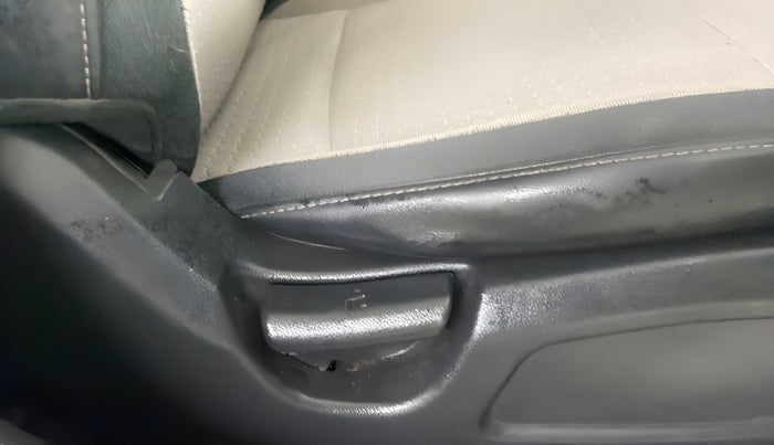 2017 Hyundai Elite i20 MAGNA EXECUTIVE 1.2, Petrol, Manual, 48,063 km, Driver Side Adjustment Panel