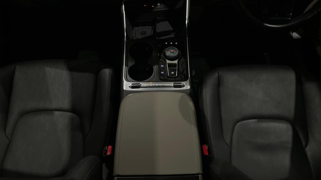 2024 Kia Carnival Gt-line Hev, Automatic, 17453 km, Center Console