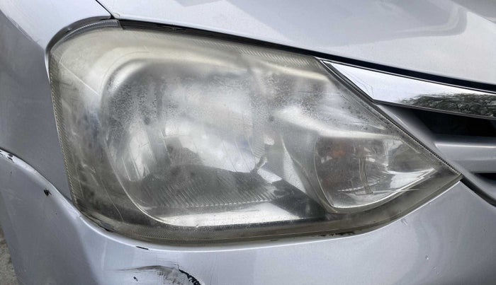 2011 Toyota Etios G, Petrol, Manual, 60,615 km, Right headlight - Minor scratches