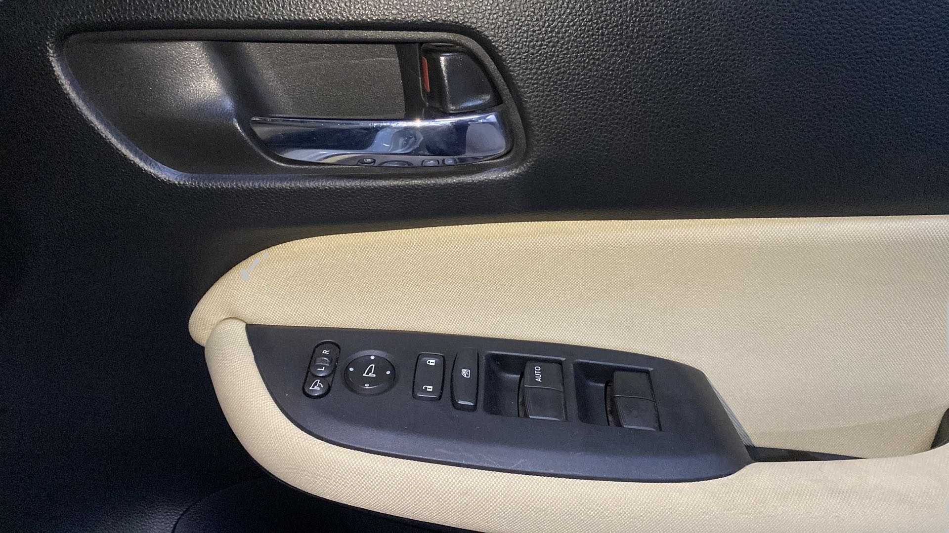 2020 Honda City 1.5L I-VTE V CVT, Petrol, Automatic, 19,163 km, Driver Side Door Panels Control