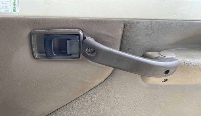 2014 Mahindra Bolero SLX BS IV, Diesel, Manual, 46,998 km, Driver Side Door Panels Control