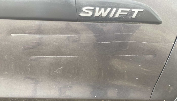 2016 Maruti Swift VXI O, Petrol, Manual, 65,033 km, Driver-side door - Minor scratches