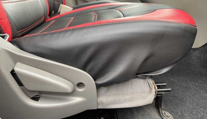 2016 Datsun Go Plus T, Petrol, Manual, 31,850 km, Driver Side Adjustment Panel
