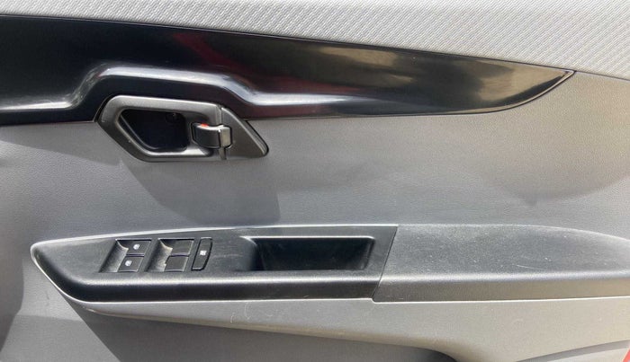 2018 Mahindra KUV 100 NXT K4+ P 6 STR, Petrol, Manual, 27,162 km, Driver Side Door Panels Control