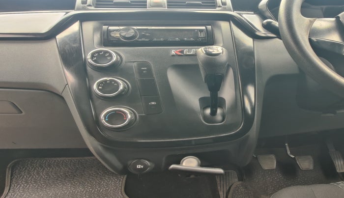 2018 Mahindra KUV 100 NXT K4+ P 6 STR, Petrol, Manual, 27,162 km, Gear Lever
