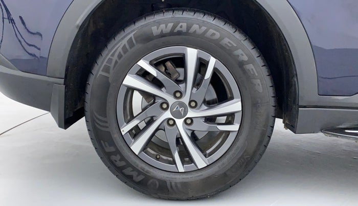 2022 Mahindra XUV700 AX 5 D AT 5 STR, Diesel, Automatic, 16,073 km, Right Rear Wheel