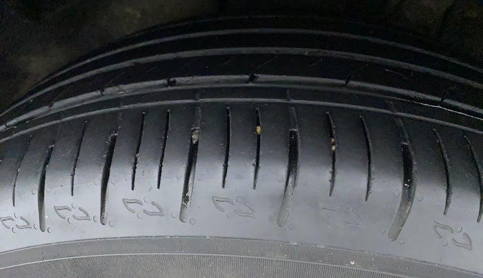 2022 Mahindra XUV700 AX 5 D AT 5 STR, Diesel, Automatic, 16,073 km, Left Front Tyre Tread