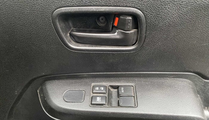 2018 Maruti IGNIS SIGMA 1.2, Petrol, Manual, 64,570 km, Right front window switch / handle - Power window makes minor noise