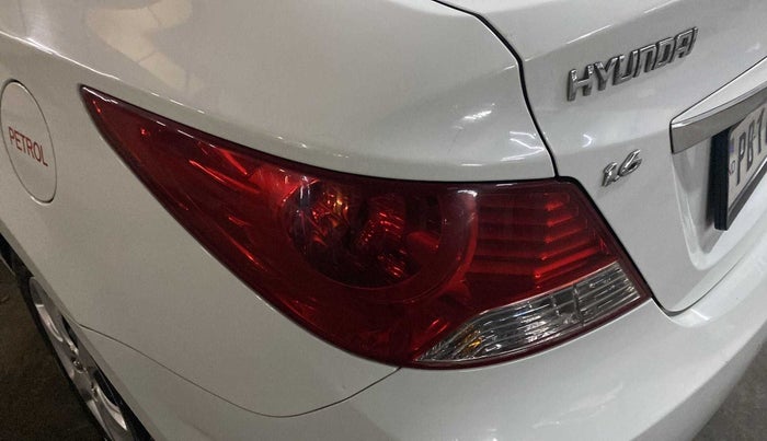 2013 Hyundai Verna FLUIDIC 1.6 VTVT EX, Petrol, Manual, 58,292 km, Left tail light - Minor scratches