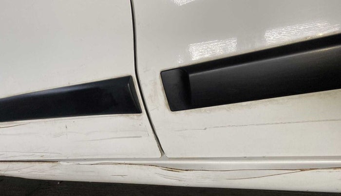 2017 Maruti Wagon R 1.0 VXI, Petrol, Manual, 99,348 km, Left running board - Slightly dented