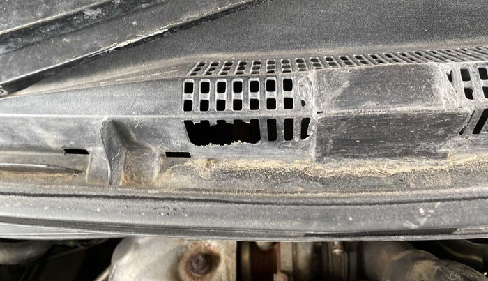 2015 Toyota Etios CROSS 1.4 VD, Diesel, Manual, 61,984 km, Bonnet (hood) - Cowl vent panel has minor damage