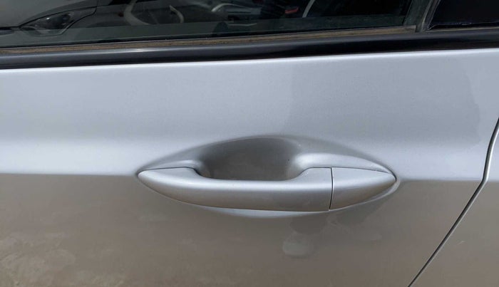 2018 Hyundai Xcent E+, CNG, Manual, 69,145 km, Front passenger door - Weather strip has minor damage
