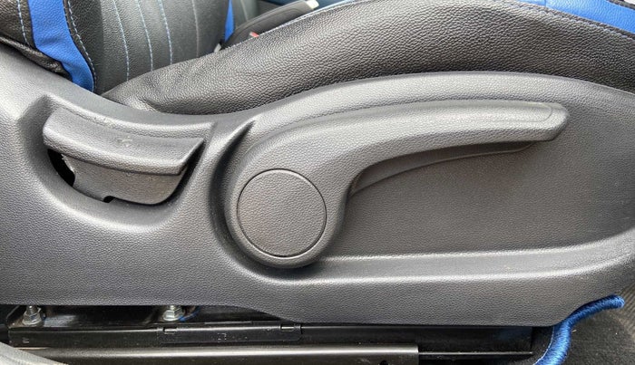 2016 Hyundai i20 Active 1.2 SX, Petrol, Manual, 17,967 km, Driver Side Adjustment Panel