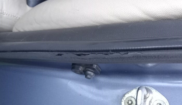 2015 Hyundai Xcent S 1.2, Petrol, Manual, 1,00,831 km, Rear left door - Beading has minor damage