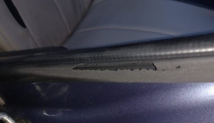 2015 Hyundai Xcent S 1.2, Petrol, Manual, 1,00,831 km, Front passenger door - Beading has minor damage