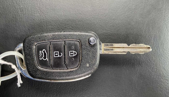 2016 Hyundai i20 Active 1.2 S, Petrol, Manual, 1,02,760 km, Key Close Up