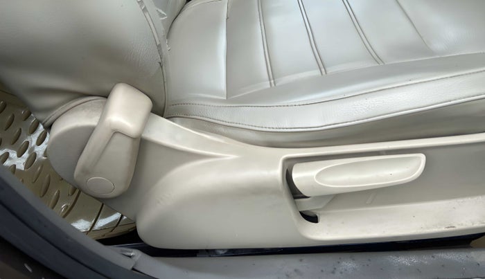 2014 Volkswagen Vento COMFORTLINE 1.5 AT, Diesel, Automatic, 93,400 km, Driver Side Adjustment Panel