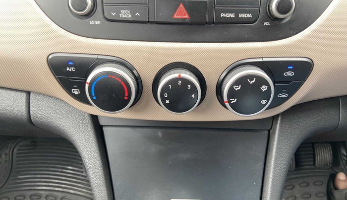 2017 Hyundai Xcent SX 1.2, Petrol, Manual, 65,482 km, AC Unit - Minor issue in the heater switch