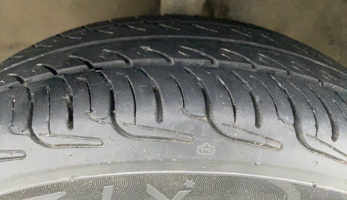 2010 Maruti Wagon R 1.0 LXI, Petrol, Manual, 67,836 km, Left Front Tyre Tread