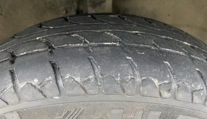 2010 Maruti Wagon R 1.0 LXI, Petrol, Manual, 67,836 km, Right Front Tyre Tread