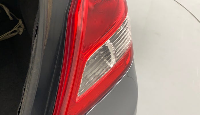 2014 Maruti Swift Dzire VXI, Petrol, Manual, 49,607 km, Right tail light - Minor scratches