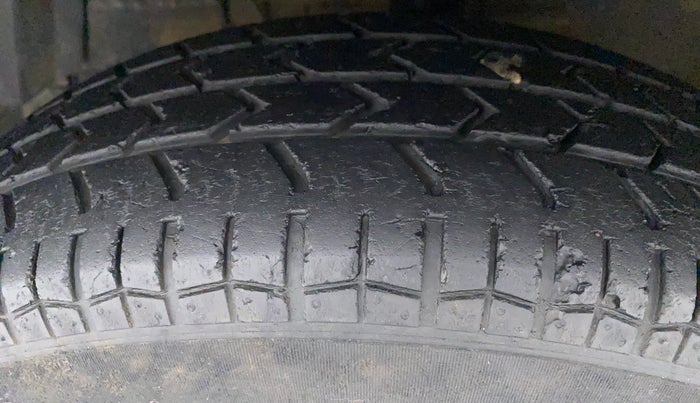 2014 Maruti Swift Dzire VXI, Petrol, Manual, 49,607 km, Left Front Tyre Tread