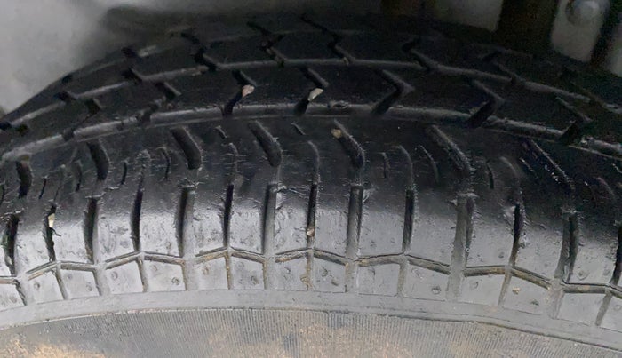 2014 Maruti Swift Dzire VXI, Petrol, Manual, 49,607 km, Left Rear Tyre Tread