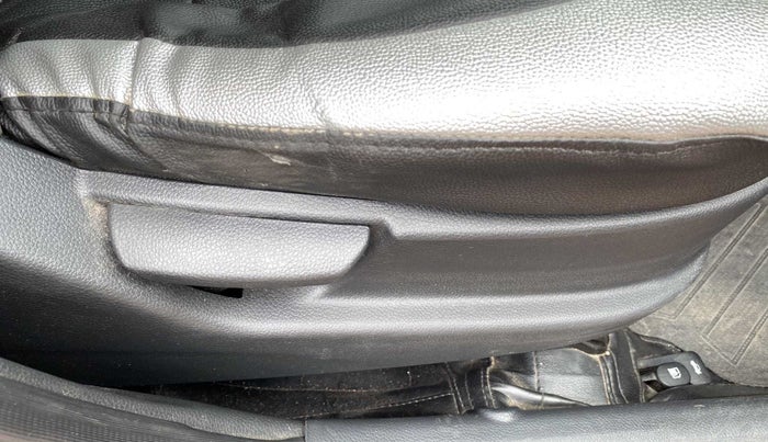2016 Hyundai Eon ERA +, Petrol, Manual, 17,476 km, Driver Side Adjustment Panel