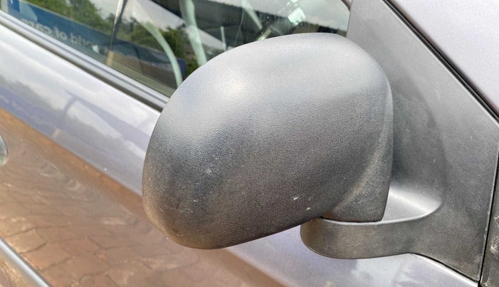 2016 Hyundai Eon ERA +, Petrol, Manual, 17,476 km, Right rear-view mirror - Cover has minor damage