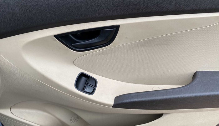 2016 Hyundai Eon ERA +, Petrol, Manual, 17,476 km, Driver Side Door Panels Control