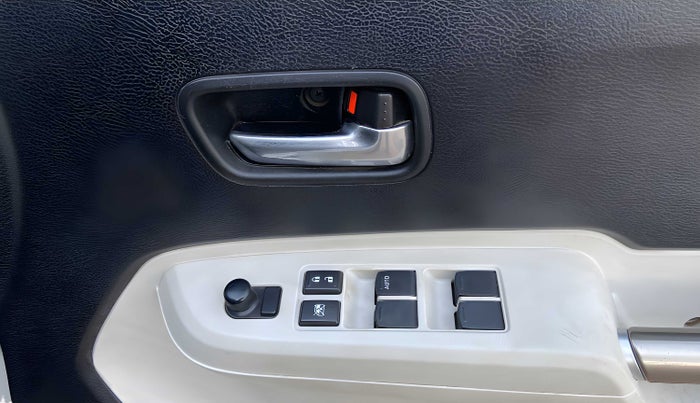 2017 Maruti IGNIS ALPHA 1.3, Diesel, Manual, 1,07,141 km, Driver Side Door Panels Control