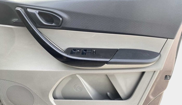 2018 Tata Tiago XT PETROL, Petrol, Manual, 98,088 km, Driver Side Door Panels Control